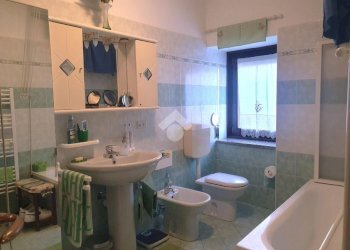 Semi-detached house Via Nino Costa, Front - photo 11