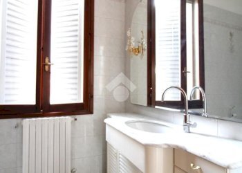 Three-room apartment Via C. Bergamini, San Felice sul Panaro - photo 10