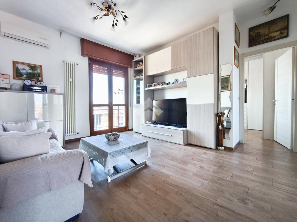 Three-room apartment Via Strada Statale 35 dei Giovi, Cormano - photo 1