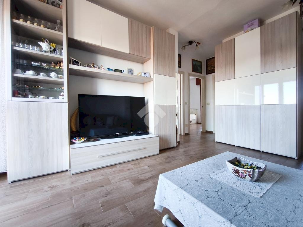 Three-room apartment Via Strada Statale 35 dei Giovi, Cormano - photo 2