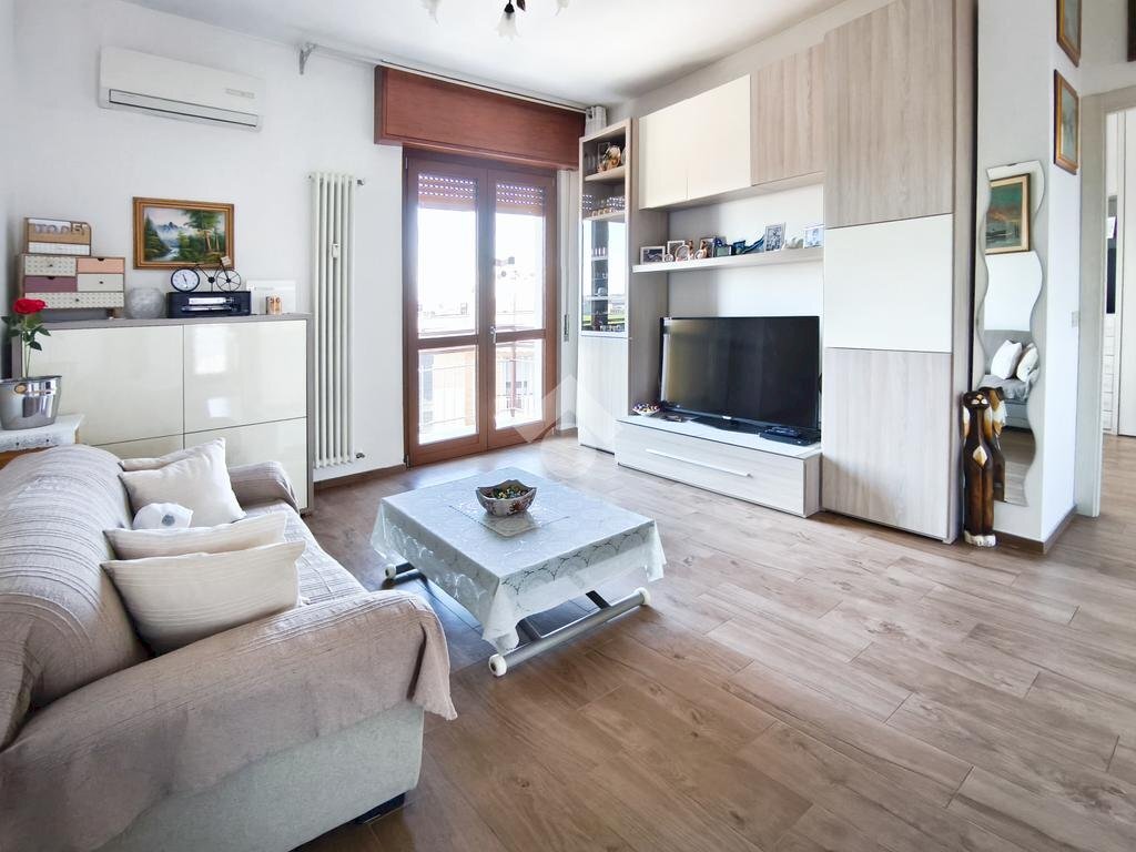 Three-room apartment Via Strada Statale 35 dei Giovi, Cormano - photo 1