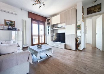 Three-room apartment Via Strada Statale 35 dei Giovi, Cormano - photo 1