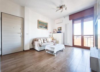 Three-room apartment Via Strada Statale 35 dei Giovi, Cormano - photo 3