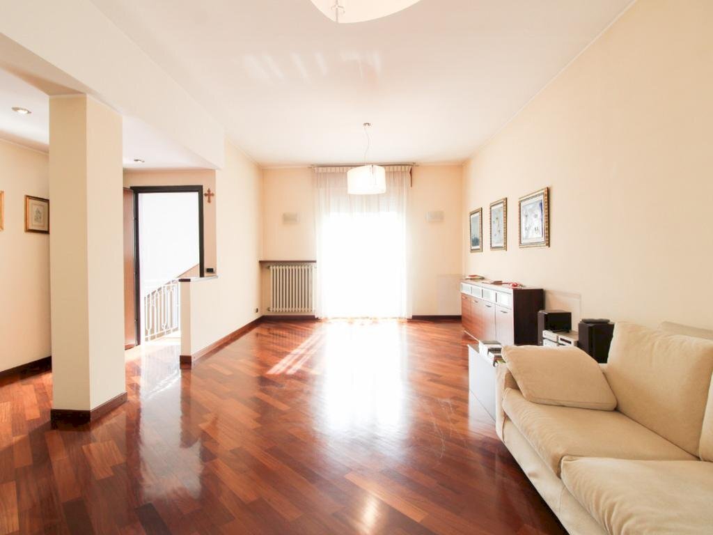 Three-room apartment Via L. Cadorna, Cormano - photo 1