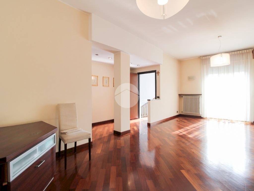 Three-room apartment Via L. Cadorna, Cormano - photo 2