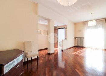 Three-room apartment Via L. Cadorna, Cormano - photo 2