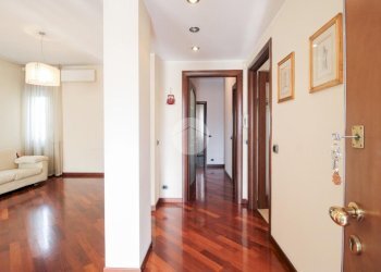 Three-room apartment Via L. Cadorna, Cormano - photo 3