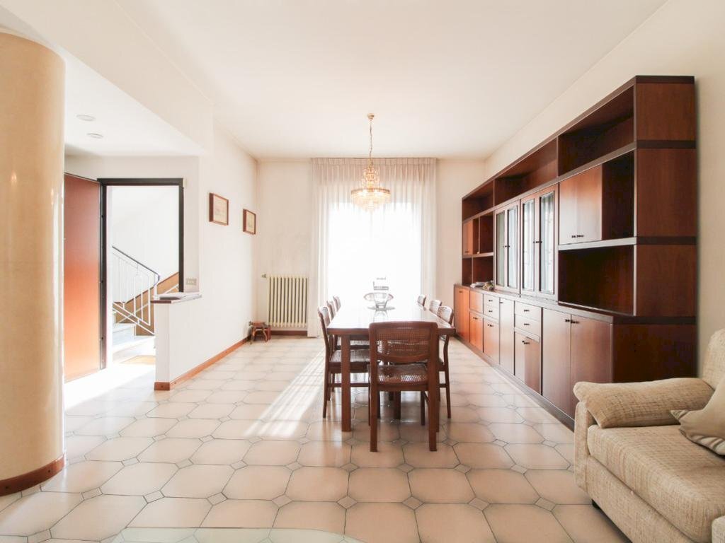 Three-room apartment Via L. Cadorna, Cormano - photo 2