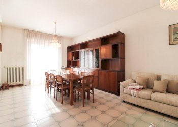 Three-room apartment Via L. Cadorna, Cormano - photo 1