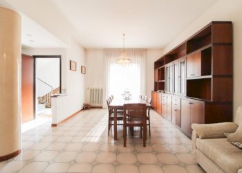 Three-room apartment Via L. Cadorna, Cormano - photo 2