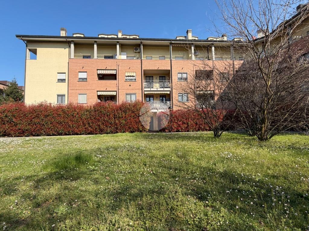 Three-room apartment Via Falcone e Borsellino, Pessano con Bornago - photo 1