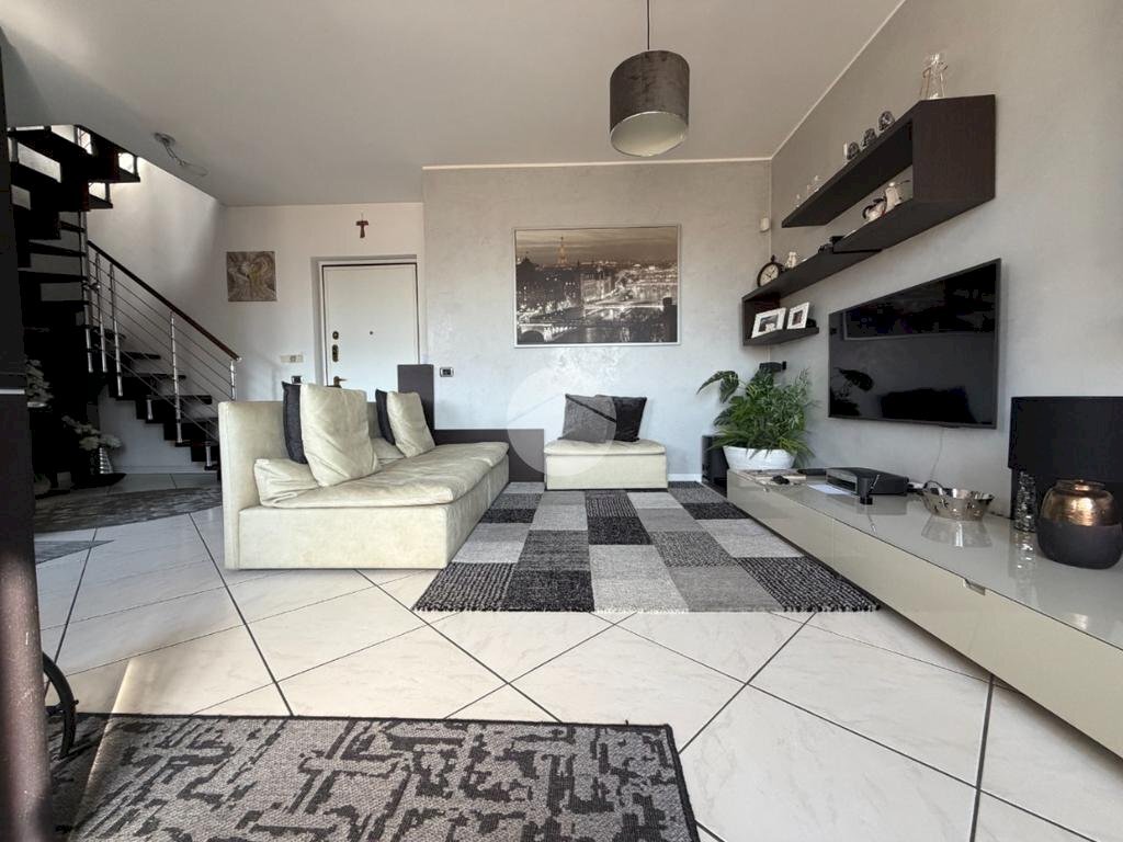 Three-room apartment Via Falcone e Borsellino, Pessano con Bornago - photo 3