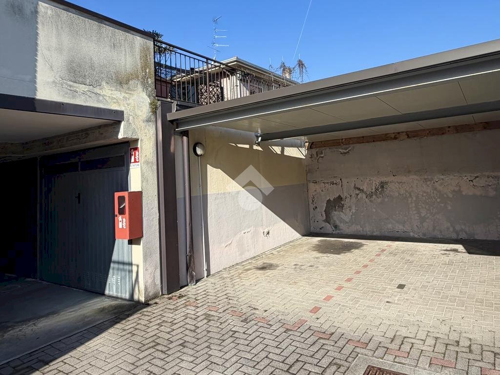 Parking space Via C. Battisti, Rescaldina - photo 2