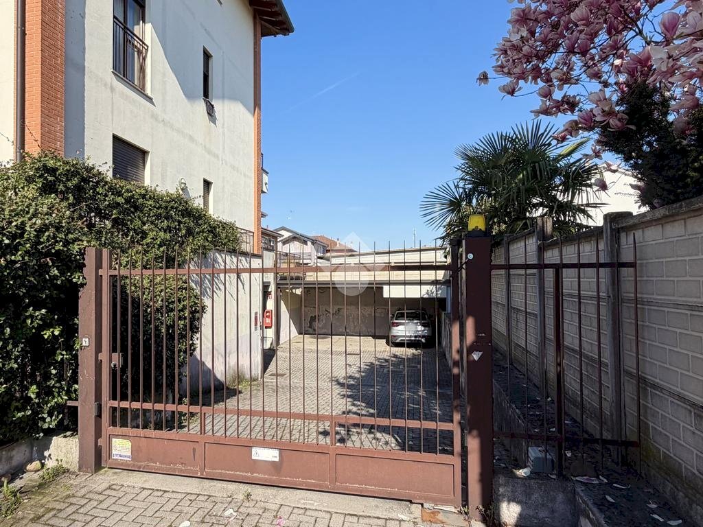 Parking space Via C. Battisti, Rescaldina - photo 3