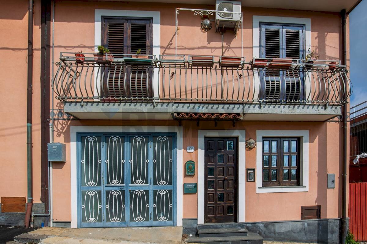 Casa all\'aperto - Casa indipendente giuseppe mangano
 
35, Zafferana Etnea - foto 2