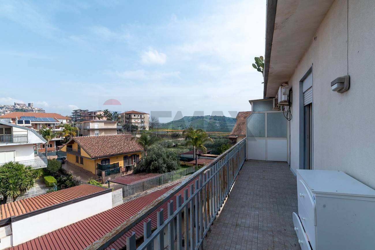 Balcone - Quadrilocale via Orazio Condorelli
 
6, Motta Sant'Anastasia - foto 2