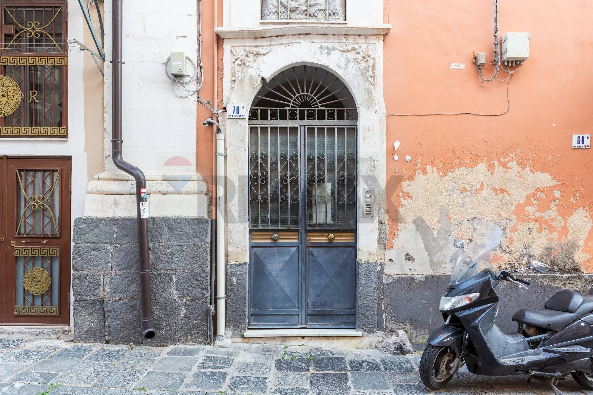 Edificio all\'aperto - Quadrilocale via recupero
 
70, Catania - foto 1