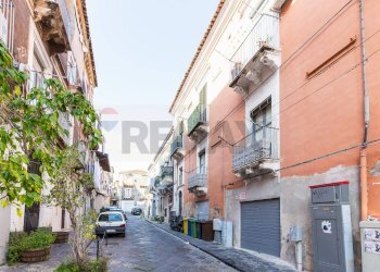 Edificio all\'aperto - Quadrilocale via recupero
 
70, Catania - foto 3