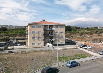 Edificio all\'aperto - Quadrilocale Via Monsignor Salvatore Messina Foti
 
9, Acireale - foto 1