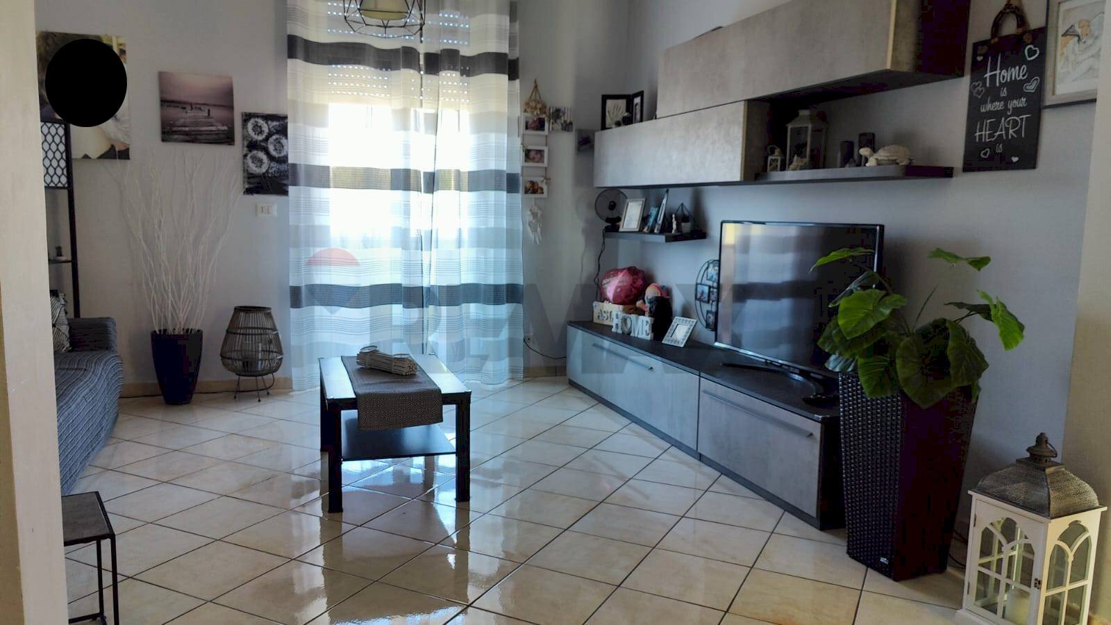 Soggiorno - Appartamento Villaggio S. Antonio
Pal. L, Camporotondo Etneo - foto 3