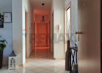 Hall / corridoio - Appartamento Villaggio S. Antonio
 
Pal. L, Camporotondo Etneo - foto 1