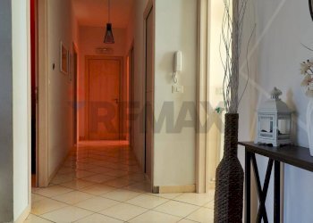 Hall / corridoio - Appartamento Villaggio S. Antonio
 
Pal. L, Camporotondo Etneo - foto 5