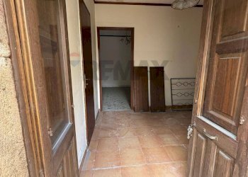 Hall / corridoio - Casa indipendente via fratelli Bruno
 
20, Piazza Armerina - foto 19