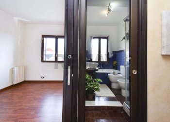 Bagno - Quadrilocale via italo svevo
 
12, Misterbianco - foto 28