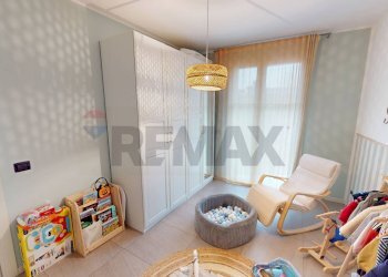 Camera / camera da letto - Quadrilocale Rodano - foto 18