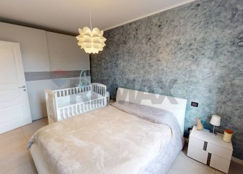 Camera / camera da letto - Quadrilocale Rodano - foto 23