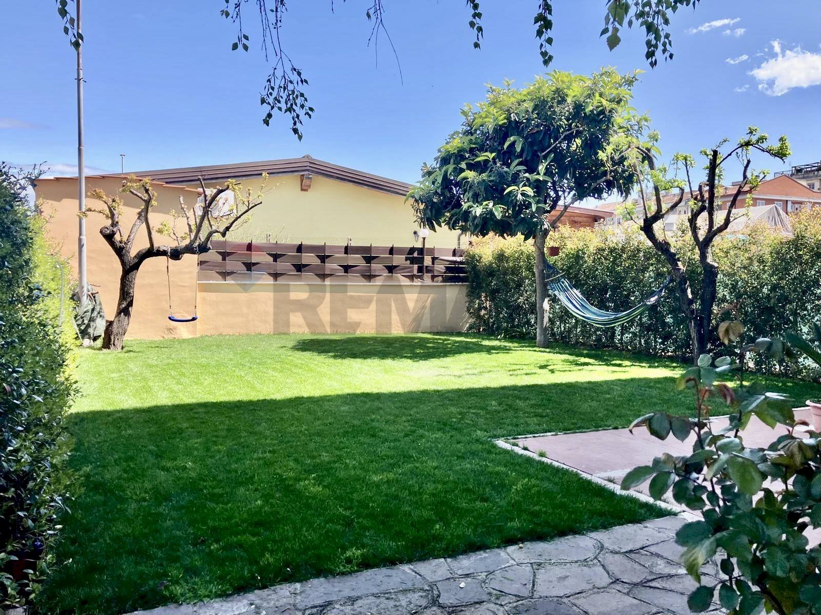 Giardino - Trilocale Via Giuseppe Lombardo Radice
 
19, Roma - foto 1