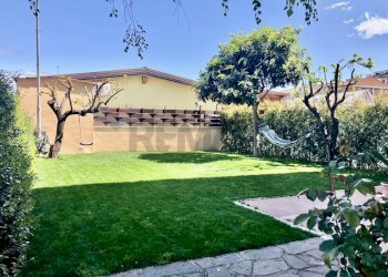 Giardino - Trilocale Via Giuseppe Lombardo Radice
 
19, Roma - foto 1