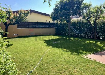 Giardino - Trilocale Via Giuseppe Lombardo Radice
 
19, Roma - foto 3