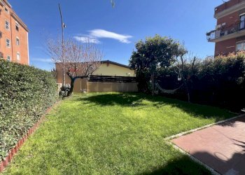 Giardino - Trilocale Via Giuseppe Lombardo Radice
 
19, Roma - foto 40