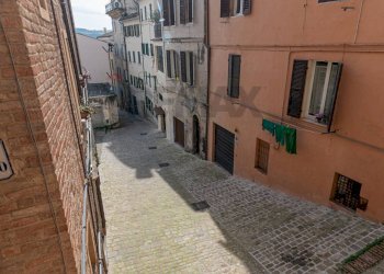 Edificio all\'aperto - Four-room apartment Vicolo del Giglio
 
2, Jesi - photo 13