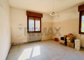 Stanza vuota - Casa semi indipendente VIA MAZZINI
 
12, Tredozio - foto 20