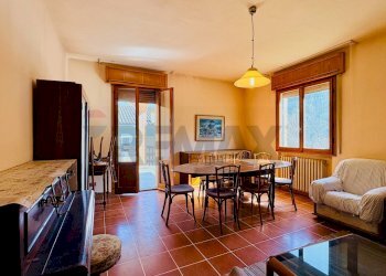 Sala da pranzo - Casa semi indipendente VIA MAZZINI
 
12, Tredozio - foto 22