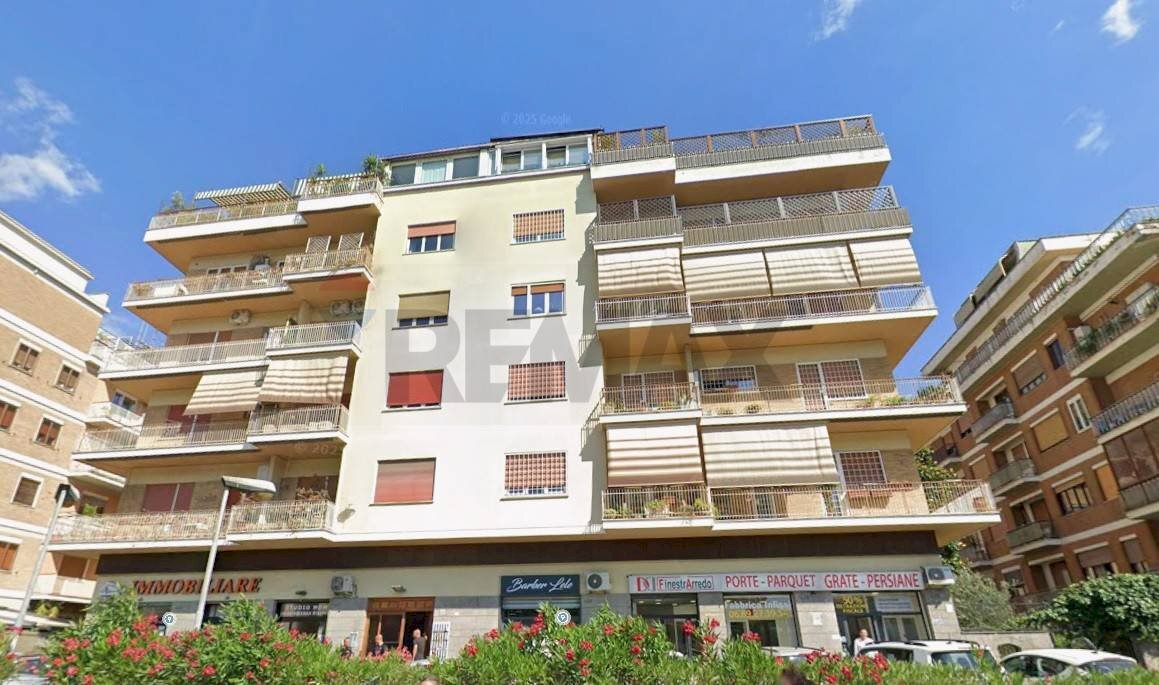 Edificio all\'aperto - Quadrilocale via della pineta sacchetti
 
420, Roma - foto 1