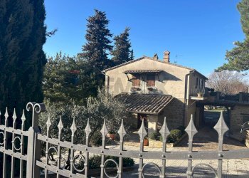 Casa all\'aperto - Villa via San Bernardino
 
26, Bettona - foto 47