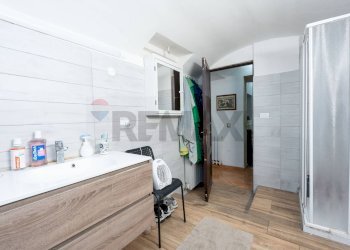 Bagno - Casa indipendente Via A. Malerba
 
7, Gravina di Catania - foto 1