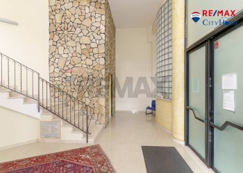 Ricezione / Lobby - Stabile - Palazzo sp 116, Aci Sant'Antonio - foto 1