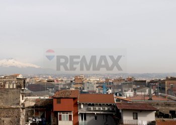 Edificio all\'aperto - Quadrilocale Via  santissima assunta
 
68, Catania - foto 1