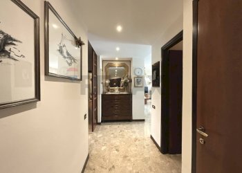 Hall / corridoio - Four-room apartment Piazza Cinque Giornate, Arese - photo 7