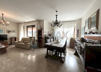 Sala da pranzo - Four-room apartment Piazza Cinque Giornate, Arese - photo 10