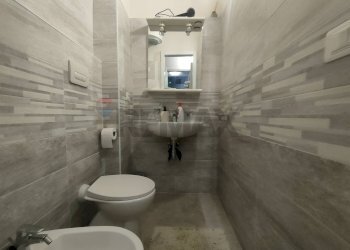 Bagno - One-room apartment Via Bucio da Ranallo, L'Aquila - photo 8