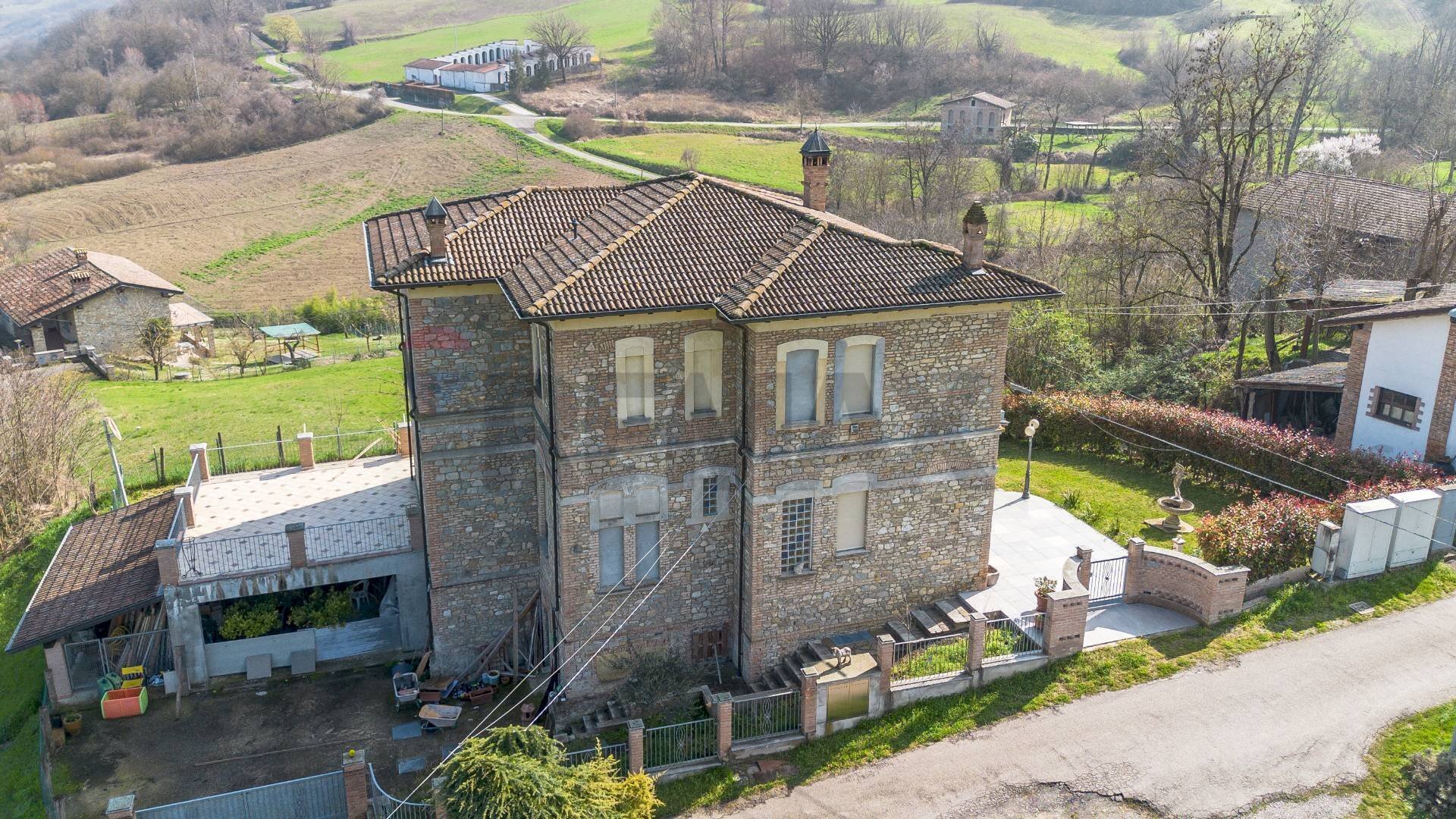 Casa all\'aperto - Casa indipendente Via Silvani
 
49, Vernasca - foto 1