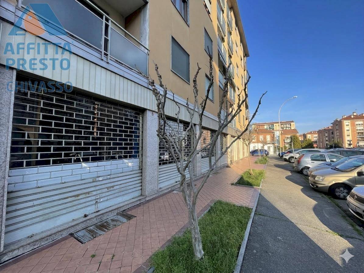 Foto 1 - Negozio Via BRADAC
 
2, Chivasso - foto 1