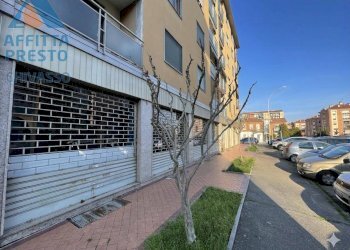 Foto 1 - Negozio Via BRADAC
 
2, Chivasso - foto 1