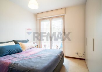 Camera / camera da letto - Bilocale largo 12 dicembre 1969
 
19, Parma - foto 7