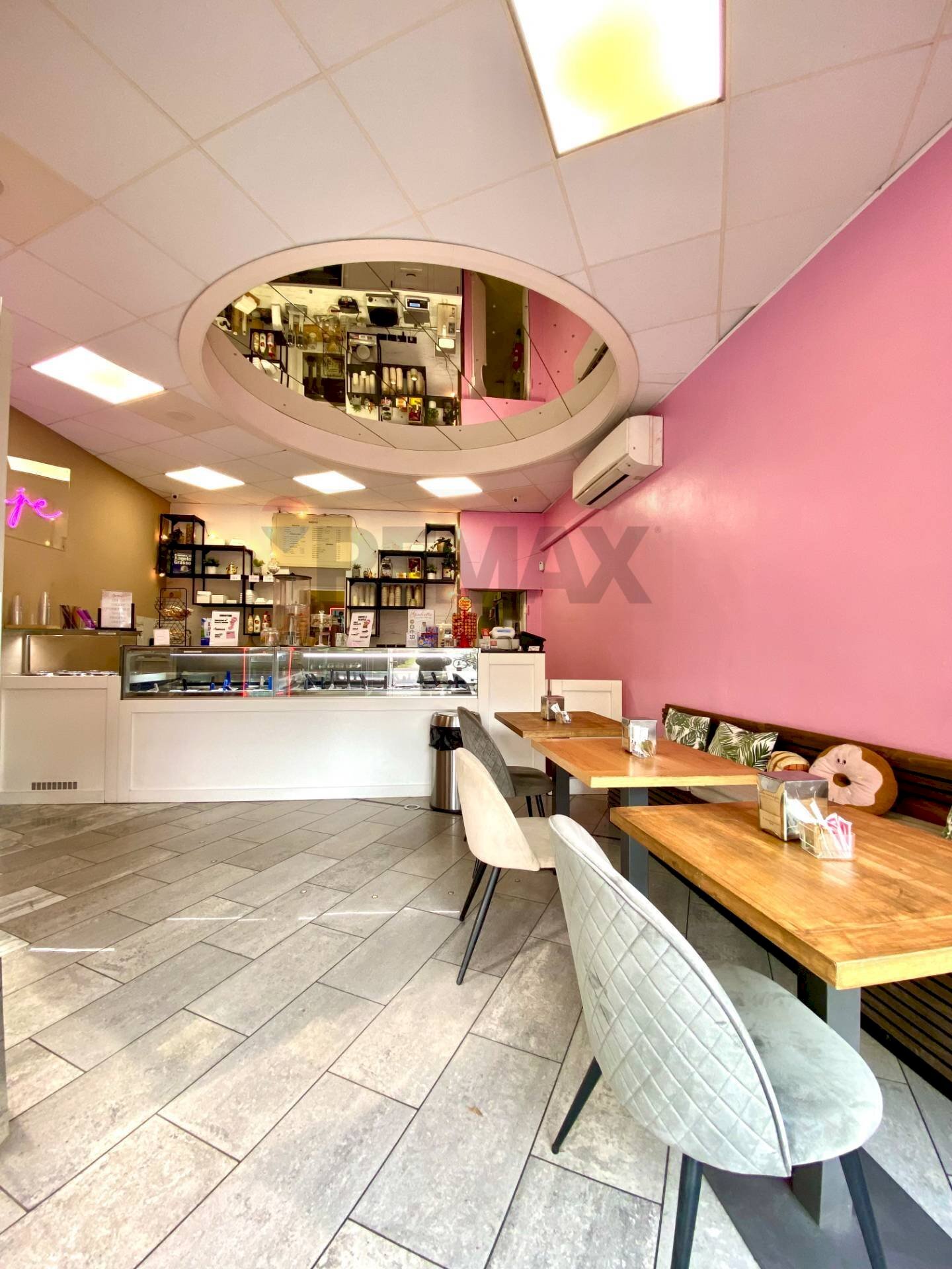 Sala da pranzo - Attività Commerciale Strada Giuseppe Garibaldi
 
29/B, Parma - foto 2